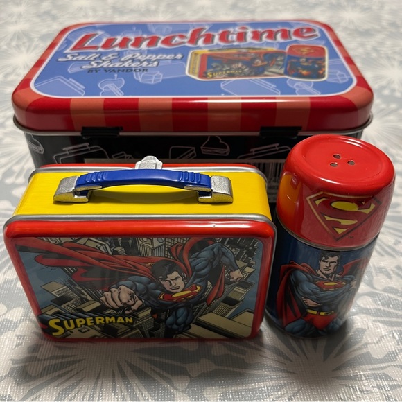 Superman Salt & Pepper Shakers - Picture 3 of 7
